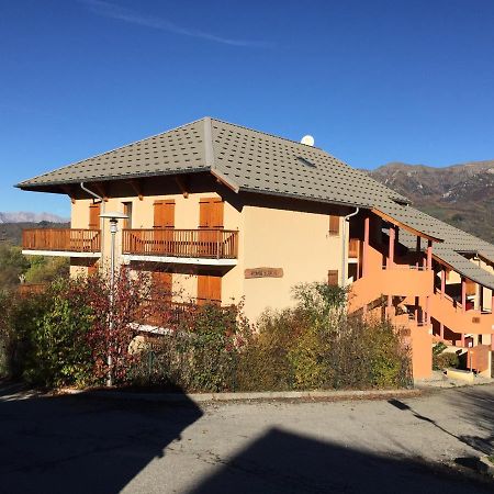 Appartement Offrant Une Magnifique Vue Des Montagnes Saint-Leger-les-Melezes Luaran gambar
