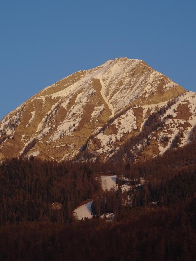 Appartement Offrant Une Magnifique Vue Des Montagnes Saint-Leger-les-Melezes Luaran gambar