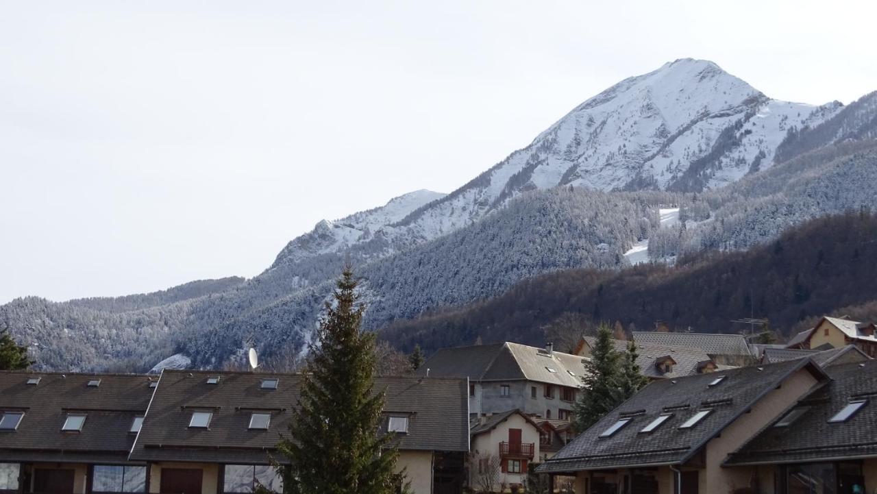 Appartement Offrant Une Magnifique Vue Des Montagnes Saint-Leger-les-Melezes Luaran gambar