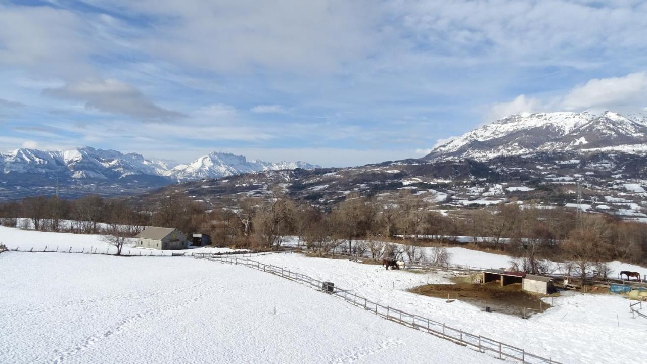 Appartement Offrant Une Magnifique Vue Des Montagnes Saint-Leger-les-Melezes Luaran gambar
