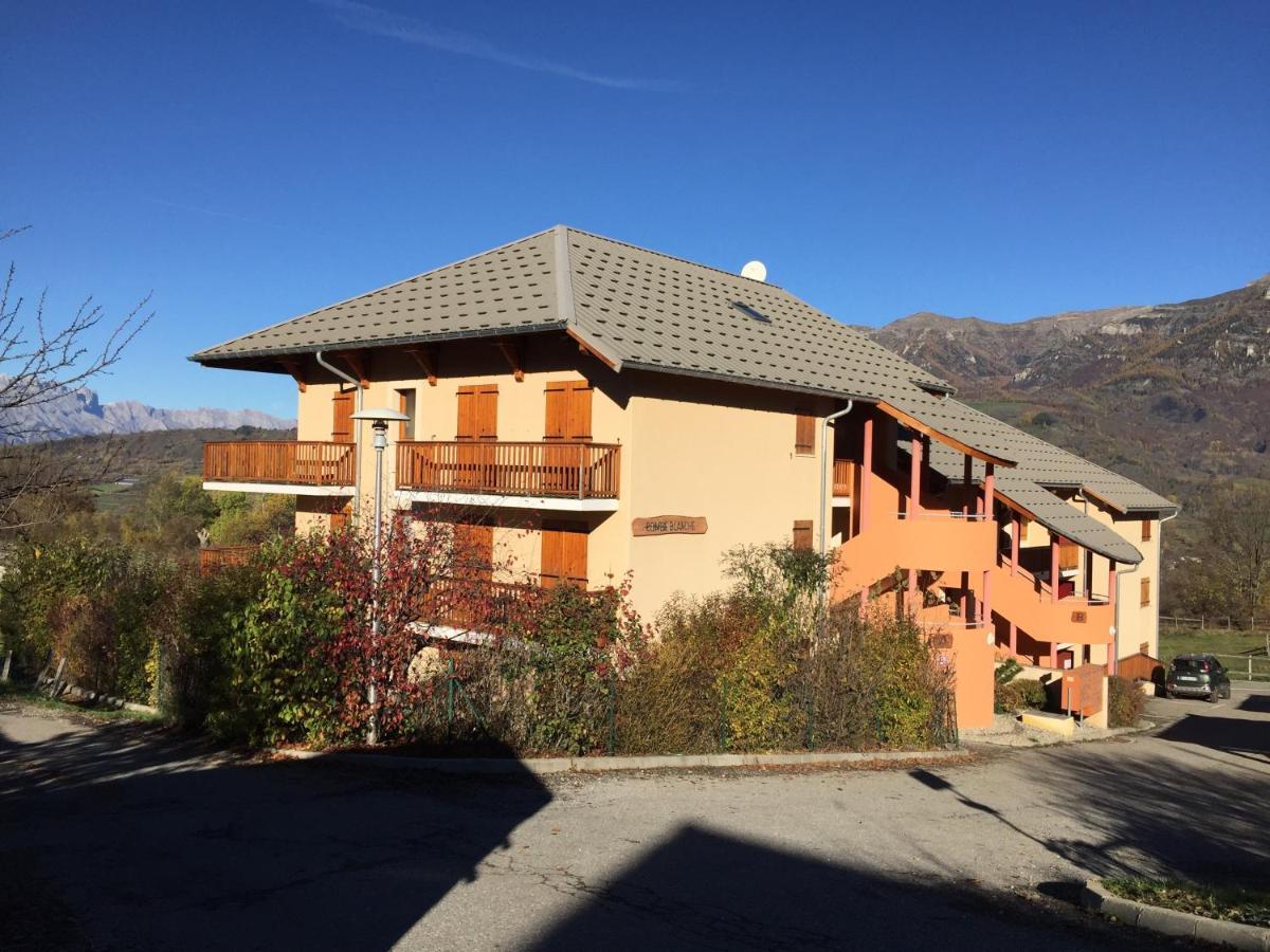 Appartement Offrant Une Magnifique Vue Des Montagnes Saint-Leger-les-Melezes Luaran gambar