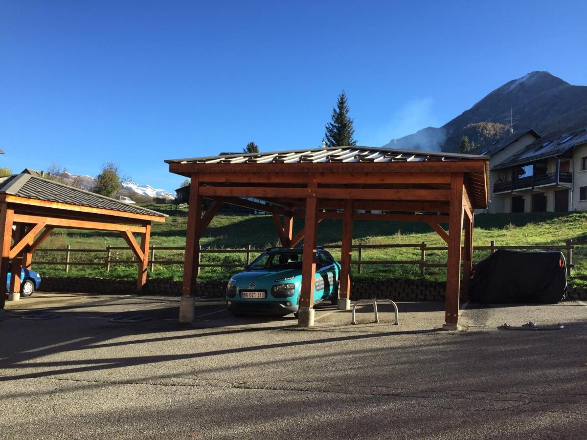 Appartement Offrant Une Magnifique Vue Des Montagnes Saint-Leger-les-Melezes Luaran gambar